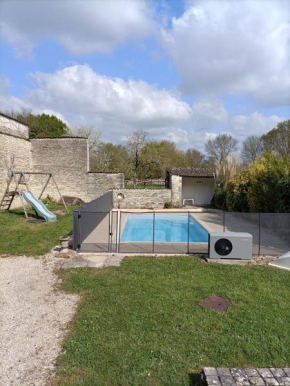 Maison de campagne avec piscine chauffée